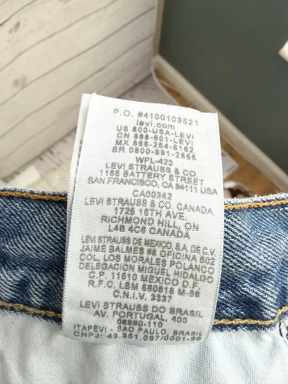 Levi's 550 Relaxed Fit Light Wash Men's Jeans 36 x 32